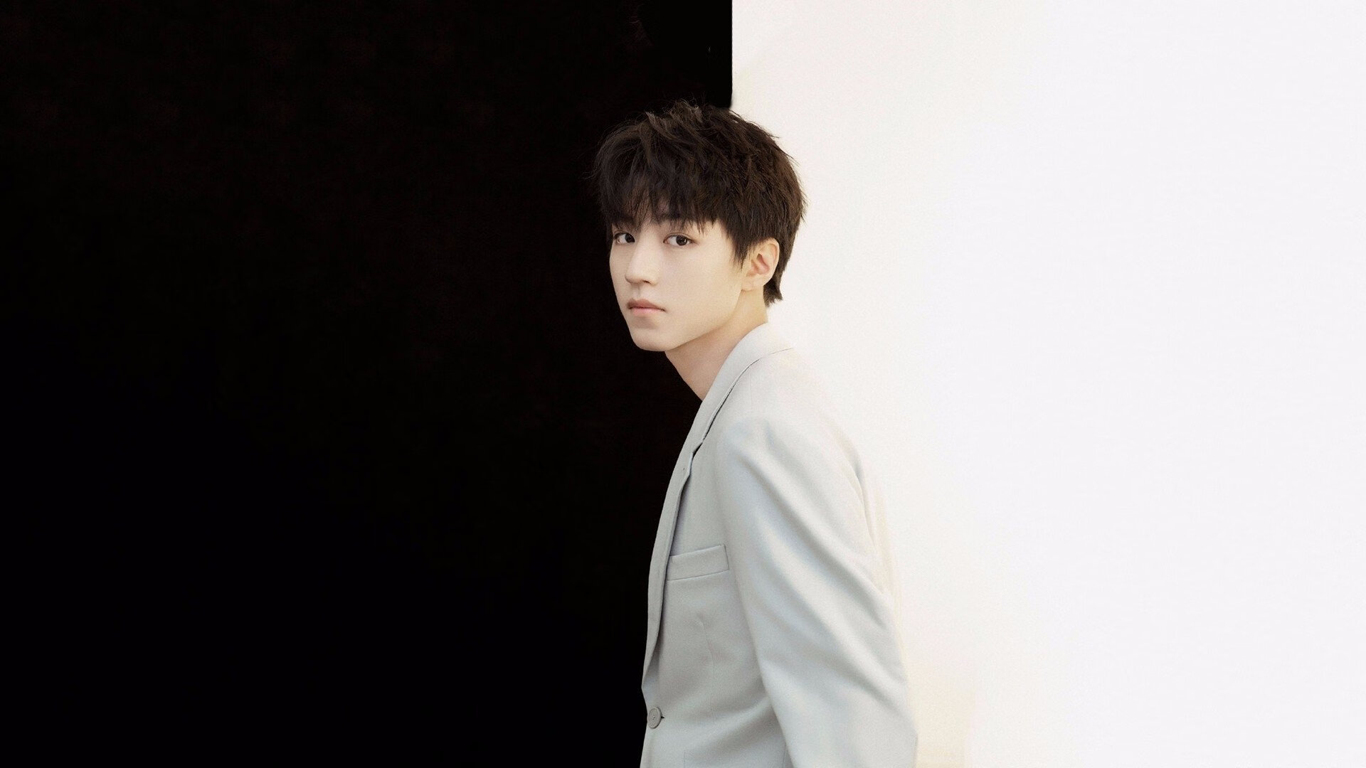 校园体育文化建设促进健康，校园体育文化建设对于塑造大学生的健康体质和完整人格