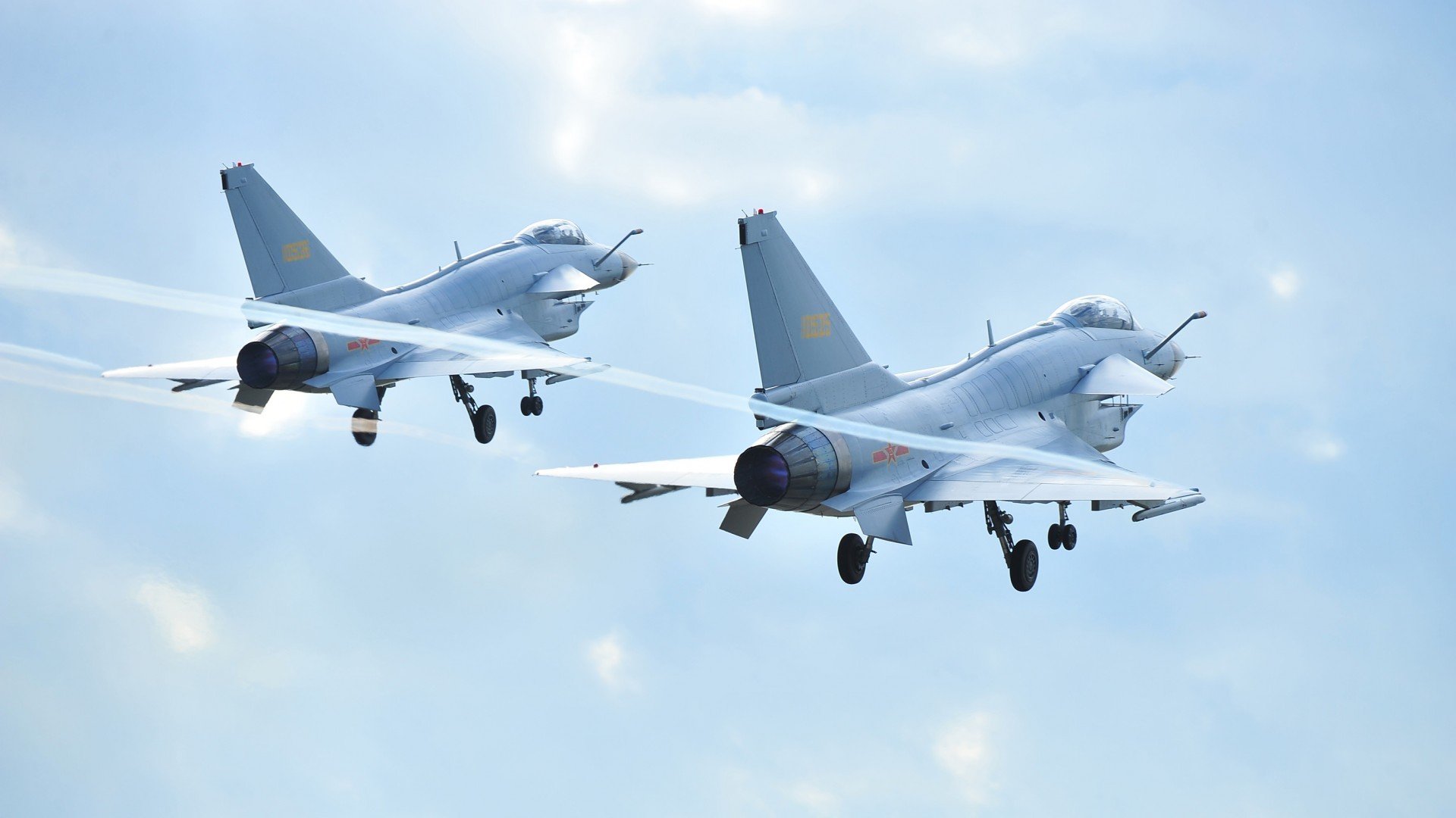 足球世俱杯-五大联赛比赛中是否更频繁出现非对称进攻站位，五大联赛竞争最激烈